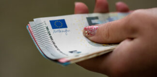 Ayuda de 733 euros para jóvenes de Móstoles: cómo cobrar el IMV sin salir de casa de tus padres