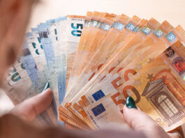 ¿Cuánto dinero gana un vecino de Móstoles? La renta de la ciudad se queda por debajo de la media nacional ¿Cuánto dinero gana un vecino de Móstoles? La renta de la ciudad se queda por debajo de la media nacional