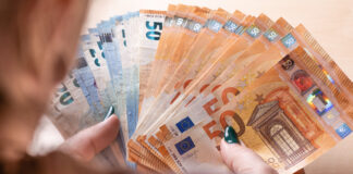 ¿Cuánto dinero gana un vecino de Móstoles? La renta de la ciudad se queda por debajo de la media nacional ¿Cuánto dinero gana un vecino de Móstoles? La renta de la ciudad se queda por debajo de la media nacional