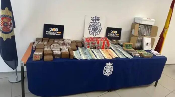 Redada en Móstoles en un operativo policial contra los narcopisos Redada en Móstoles en un operativo policial contra los narcopisos