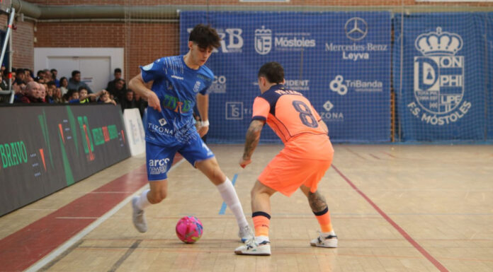 El FS Móstoles golea al filial del FC Barcelona y sueña con el ascenso directo a Primera División El FS Móstoles golea al filial del FC Barcelona y sueña con el ascenso directo