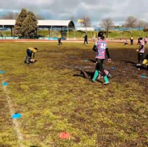 Denuncian la situación precaria en los campos de rugby de Móstoles: barracones y sin agua caliente