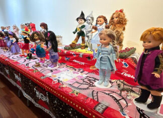 Llega a Móstoles una exposición solidaria con cerca de 200 muñecas Nancy contra el cáncer infantil