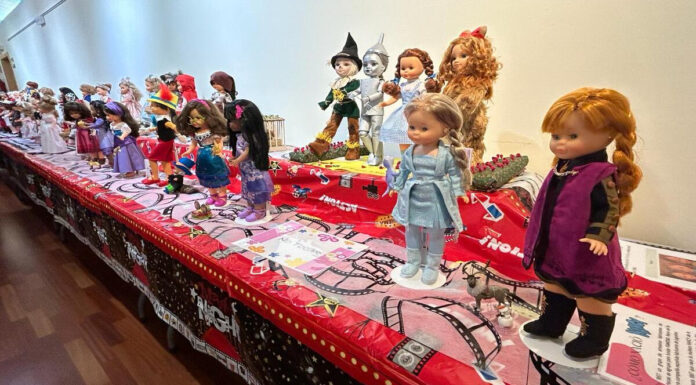 Llega a Móstoles una exposición solidaria con cerca de 200 muñecas Nancy contra el cáncer infantil
