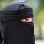 Móstoles aprueba la prohibición del burka y del niqab en sus edificios públicos a propuesta de VOX