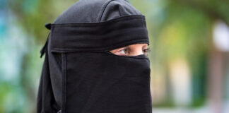 Móstoles aprueba la prohibición del burka y del niqab en sus edificios públicos a propuesta de VOX