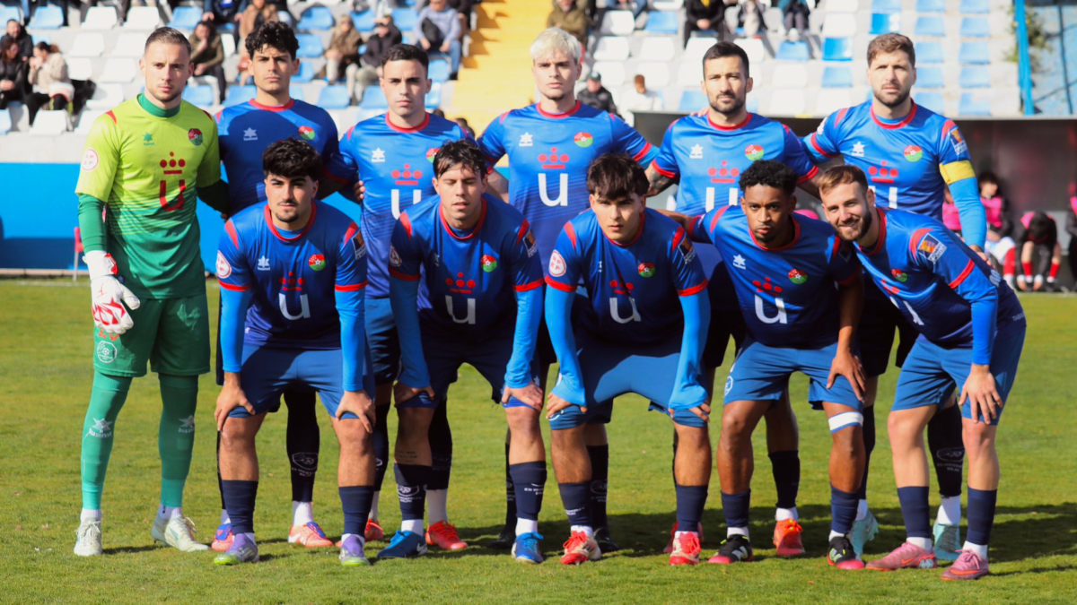 El CD Móstoles URJC pierde el liderato en solitario en una jornada para olvidar de los clubes mostoleños El CD Móstoles URJC pierde el liderato en solitario en una jornada para olvidar de los clubes mostoleños