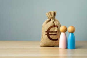 Ayuda de 733 euros para jóvenes de Móstoles: cómo cobrar el IMV sin salir de casa de tus padres