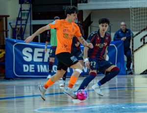 Goleada de líder del CD Móstoles URJC para soñar con el ascenso directo