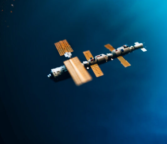 Alumnos de un instituto de Móstoles crearán su propio satélite y lo lanzarán al espacio