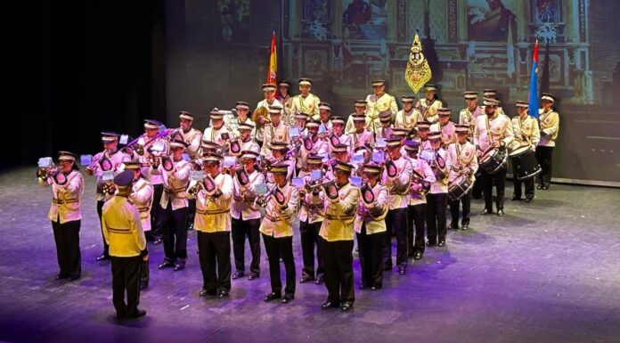 Banda Municipal Juvenil y Grupo de Mayorets de Móstoles.