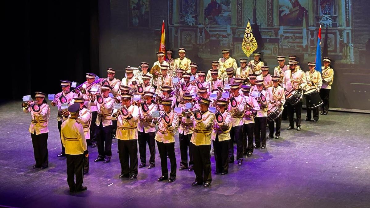 Banda Municipal Juvenil y Grupo de Mayorets de Móstoles.