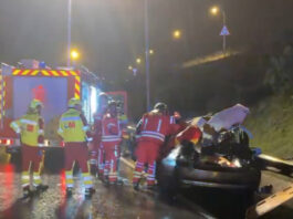 Ocurrió en el kilómetro 12 de la M-506. Un fallecido y tres heridos de gravedad tras volcar su coche en un accidente muy cerca de Móstoles