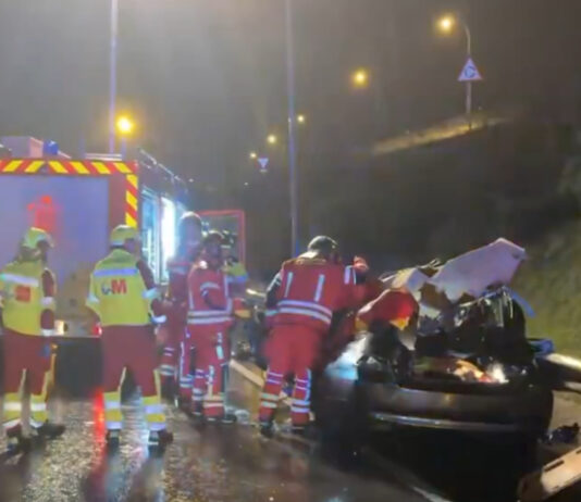 Ocurrió en el kilómetro 12 de la M-506. Un fallecido y tres heridos de gravedad tras volcar su coche en un accidente muy cerca de Móstoles