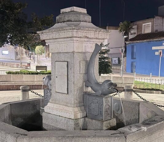 AHIMOS denuncia un atentado contra el patrimonio histórico de Móstoles en la Fuente de los Peces
