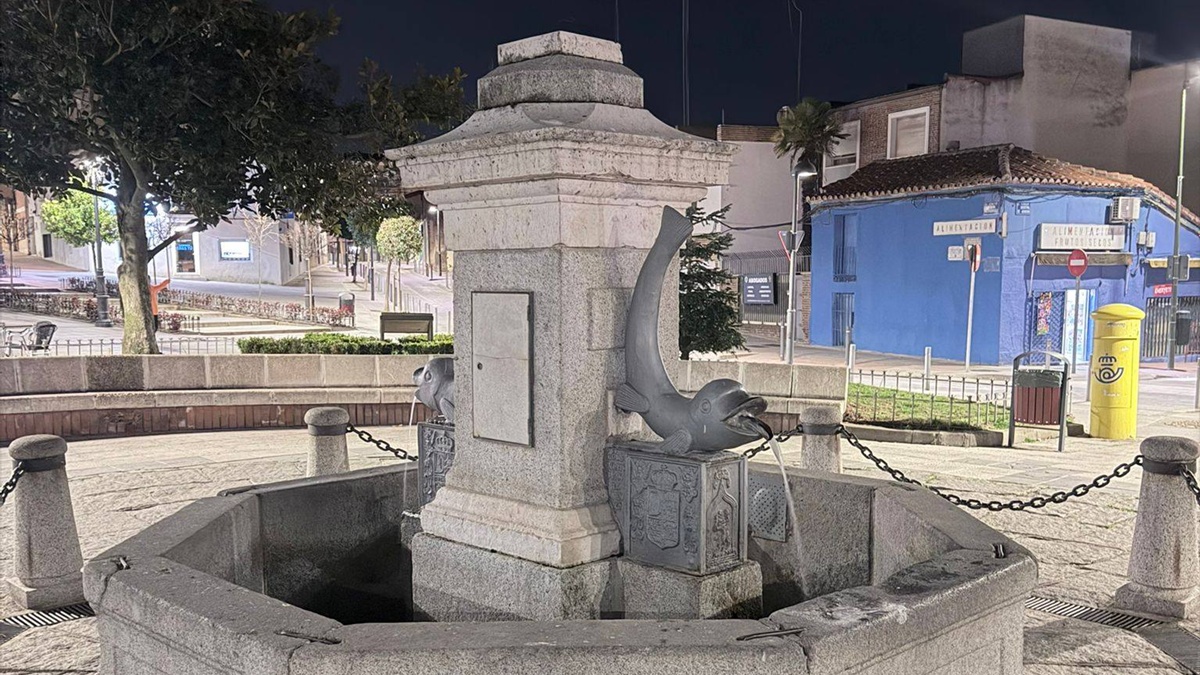 AHIMOS denuncia un atentado contra el patrimonio histórico de Móstoles en la Fuente de los Peces
