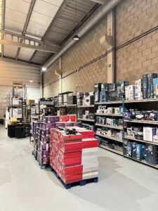 Abre en Móstoles la nueva tienda de chollos de Amazon y AliExpress: aspiradoras a 9 € y sillas de escritorio por 40 €