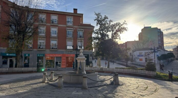 AHIMOS denuncia un atentado contra el patrimonio histórico de Móstoles en la Fuente de los Peces