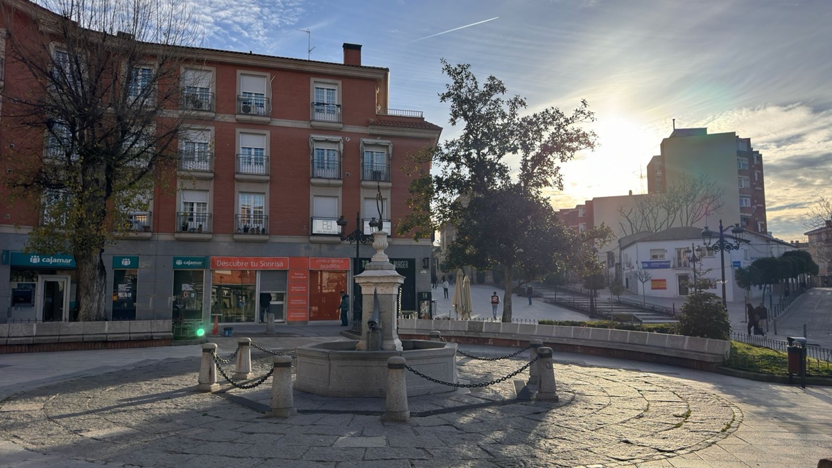 AHIMOS denuncia un atentado contra el patrimonio histórico de Móstoles en la Fuente de los Peces