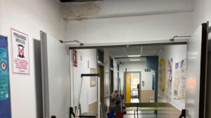 Bautista responde a la polémica de los institutos de Móstoles: «Los centros están perfectamente mantenidos»