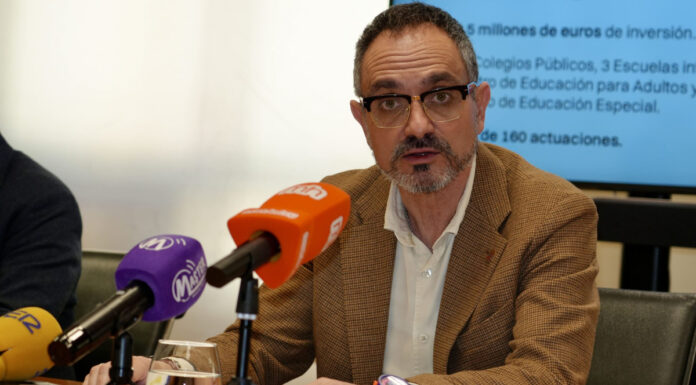 Bautista responde a la polémica de los institutos de Móstoles: «Los centros están perfectamente mantenidos»