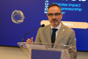 Bautista responde a la polémica de los institutos de Móstoles: «Los centros están perfectamente mantenidos»