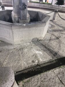AHIMOS denuncia un atentado contra el patrimonio histórico de Móstoles en la Fuente de los Peces