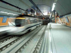 xigen mejoras urgentes en la Línea 12 de Metro a su paso por Móstoles: quejas de ruido y retrasos