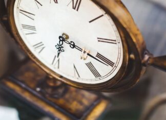 Móstoles se prepara para el primer cambio de hora del año: qué día será y cómo afectará a tu descanso