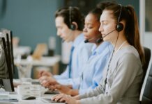 "Cómo ser teleoperador y no morir en el intento": el nuevo libro de un vecino de Móstoles