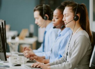 “Cómo ser teleoperador y no morir en el intento“: el nuevo libro de un vecino de Móstoles