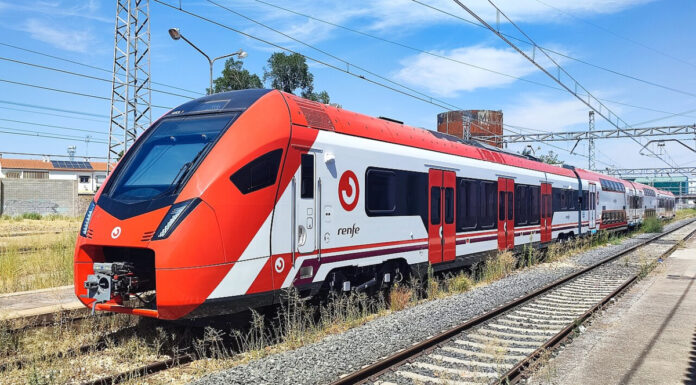 Dos pisos y 200 metros de largo: así son los nuevos trenes que revolucionarán la C-5 en Móstoles
