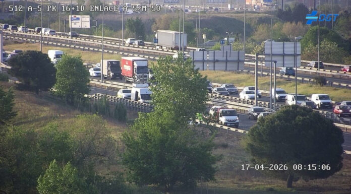 El incendio de un vehículo en la M-50 provoca retenciones de tráfico a la altura de Móstoles