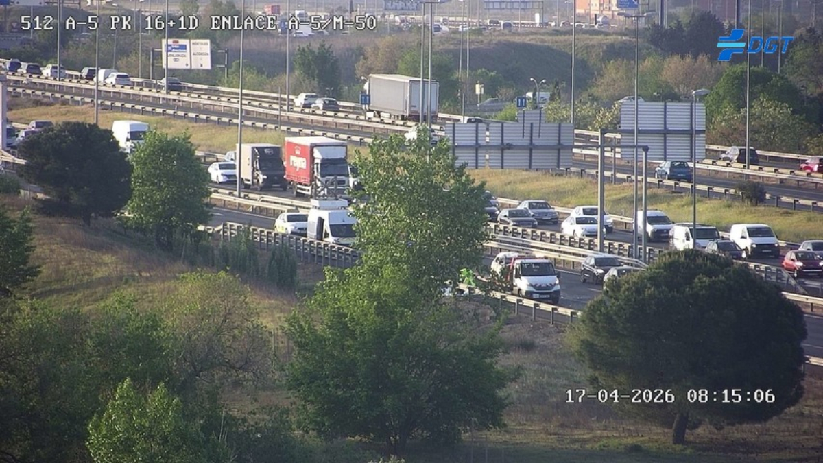 El incendio de un vehículo en la M-50 provoca retenciones de tráfico a la altura de Móstoles