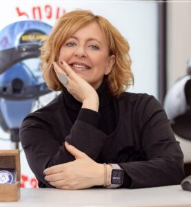 Celia de la Cruz Blanco, propietaria de Duendes Peluqueros en Móstoles: «Aquí sigo casi 40 años después»