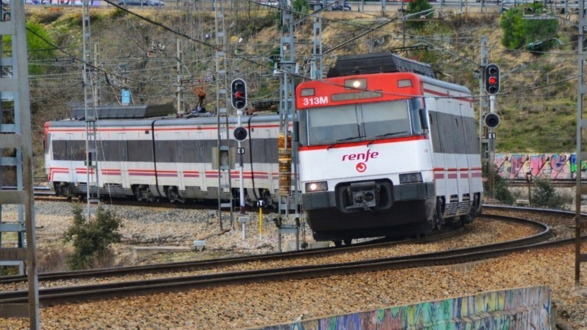 Renfe Cercanías confirma los cortes parciales en la C-5: los trenes de Móstoles cambiarán su destino durante un mes Renfe Cercanías confirma los cortes parciales en la C-5: los trenes de Móstoles cambiarán su destino durante un mes