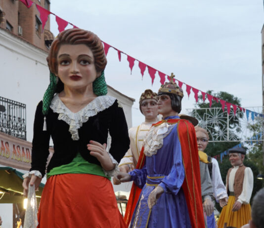 Qué hacer en las Fiestas del 2 de Mayo de Móstoles: desfile de gigantes y cabezudos y abre el Mercado Goyesco este miércoles