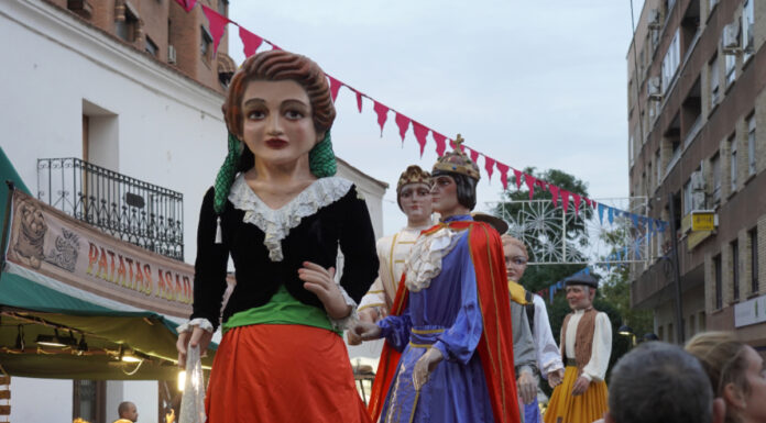 Qué hacer en las Fiestas del 2 de Mayo de Móstoles: desfile de gigantes y cabezudos y abre el Mercado Goyesco este miércoles