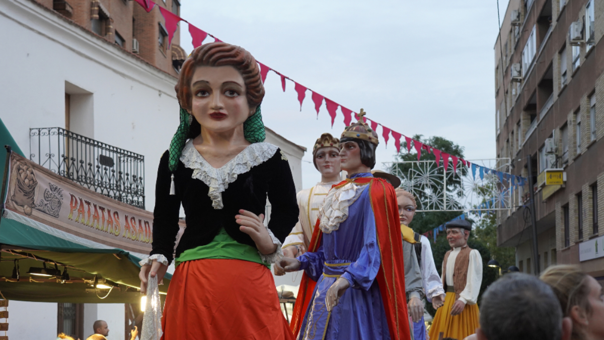 Qué hacer en las Fiestas del 2 de Mayo de Móstoles: desfile de gigantes y cabezudos y abre el Mercado Goyesco este miércoles