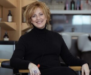 Celia de la Cruz Blanco, propietaria de Duendes Peluqueros en Móstoles: «Aquí sigo casi 40 años después»