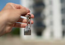 Avales para comprar casa en Móstoles: la Comunidad amplía las ayudas a mayores de 50 años y familias con hijos