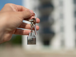 Avales para comprar casa en Móstoles: la Comunidad amplía las ayudas a mayores de 50 años y familias con hijos