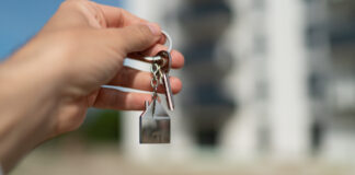 Avales para comprar casa en Móstoles: la Comunidad amplía las ayudas a mayores de 50 años y familias con hijos