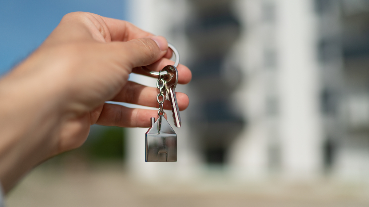 Avales para comprar casa en Móstoles: la Comunidad amplía las ayudas a mayores de 50 años y familias con hijos