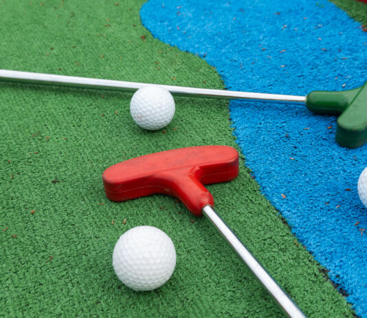 Un nuevo minigolf abre sus puertas muy cerca de Móstoles: apertura de Pirate Golf en intu Xanadú