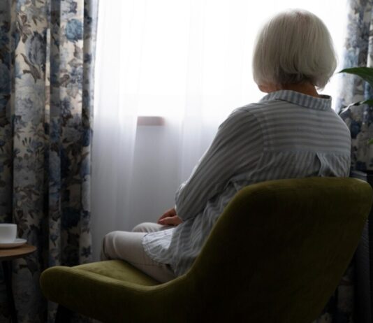 Móstoles refuerza la detección de la soledad no deseada con un nuevo plan