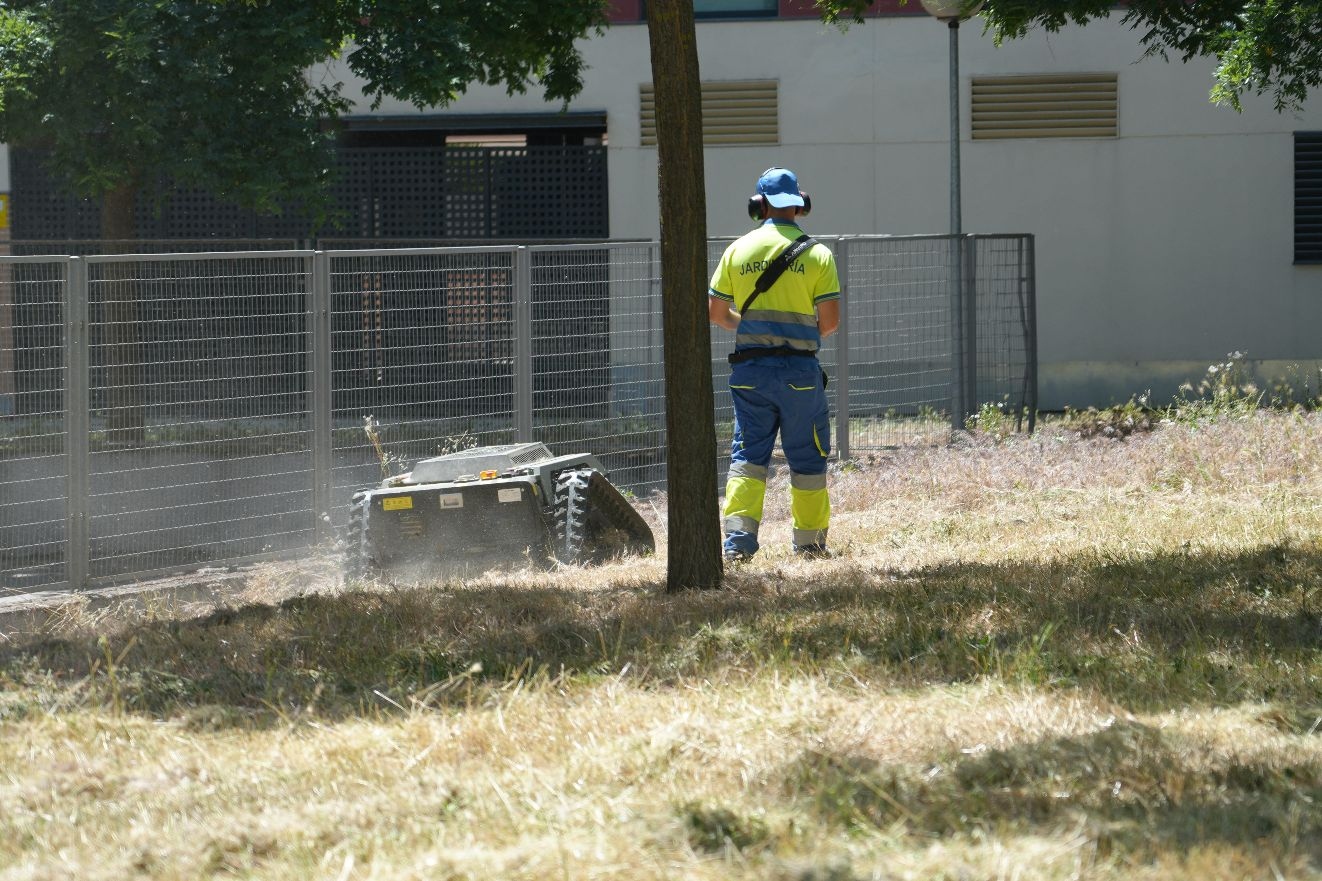 Obras de mejora en el PAU-4: Móstoles tiene un nuevo espacio verde tras la reforma integral de una rotonda