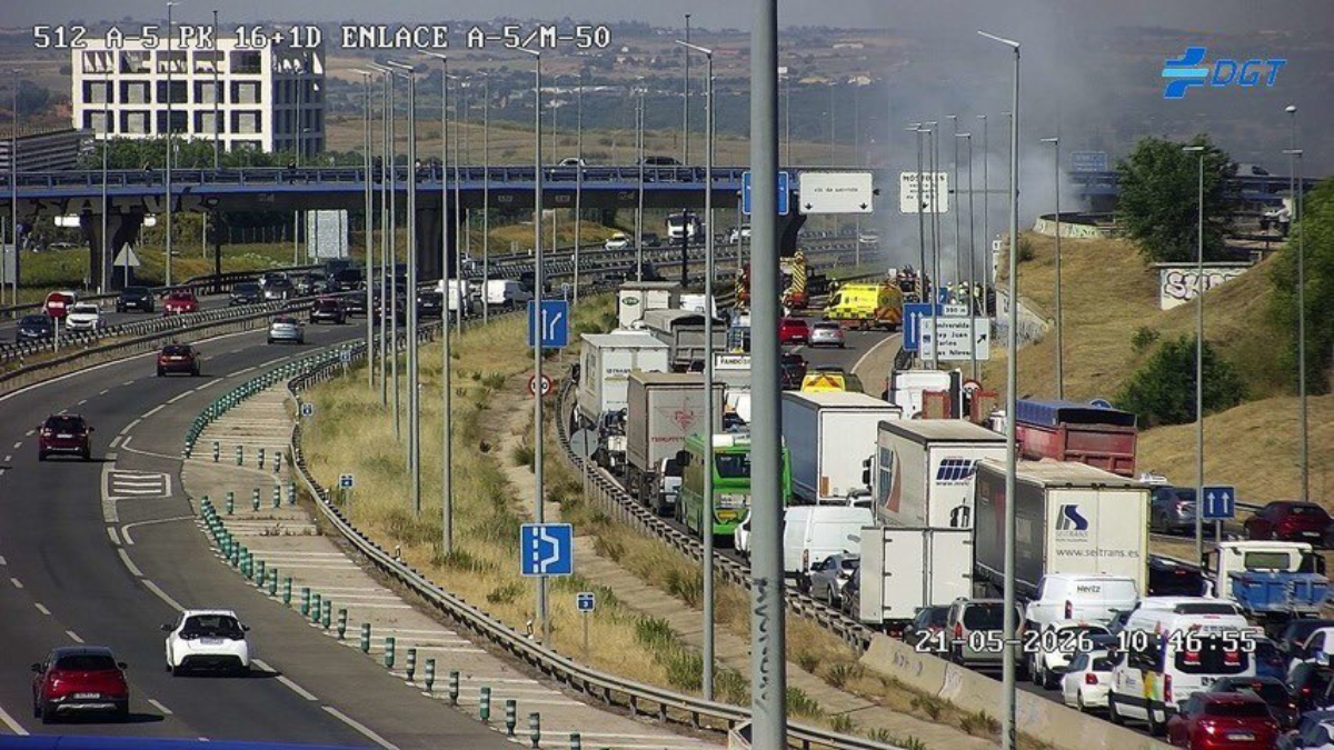Accidente de tráfico en la A-5 con varios vehículos implicados a la altura de Móstoles Accidente de tráfico en la A-5 con varios vehículos implicados a la altura de Móstoles
