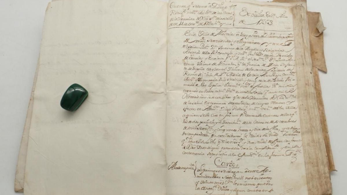 AHIMOS recupera un libro de contabilidad del 1752 de la Ermita de Nuestra Señora de la Salud de Móstoles