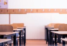 Los sindicatos de profesores convocan una huelga indefinida en septiembre: afectará a los colegios de Móstoles Los sindicatos de profesores convocan una huelga indefinida en septiembre: afectará a los colegios de Móstoles